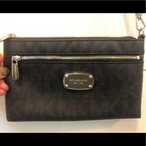 Michael Kors Signature Jet Set Leather Wristlet
